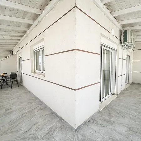 Apartment Royal Tide Golem (Tirana)